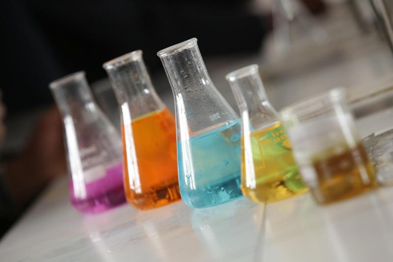 Manutenção de equipamentos laboratoriais é essencial para garantir a precisão e a segurança dos resultados Manutenção de equipamentos laboratoriais é essencial para garantir a precisão e a segurança dos resultados